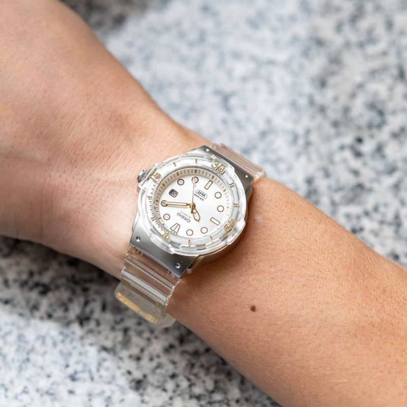 104895600-Reloj-Casio-analogo-de-resina-transparente-para-mujer