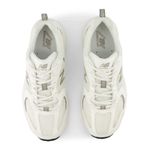 104899234-Zapato-New-Balance-530-casual-beige-para-mujer