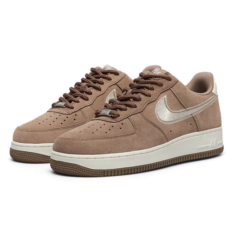104904012-Zapato-casual-Nike-Air-Force-1-07-LV8-Trend-cafe-para-hombre