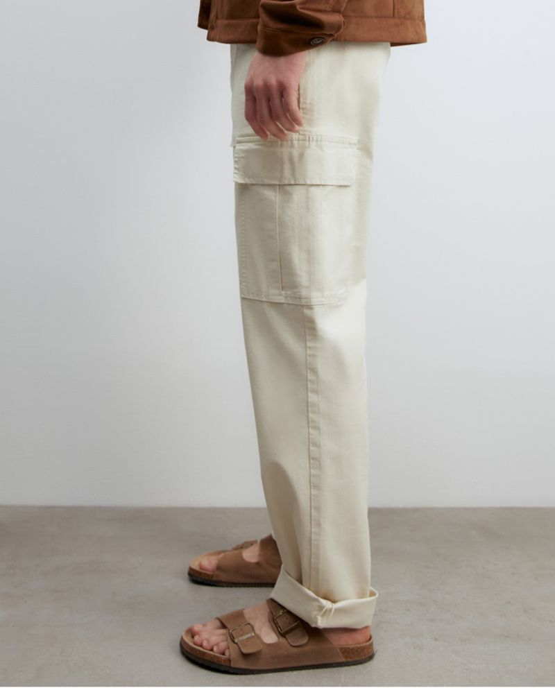 104896878-Pantalon-cargo-Sfera-beige-solido-para-hombre