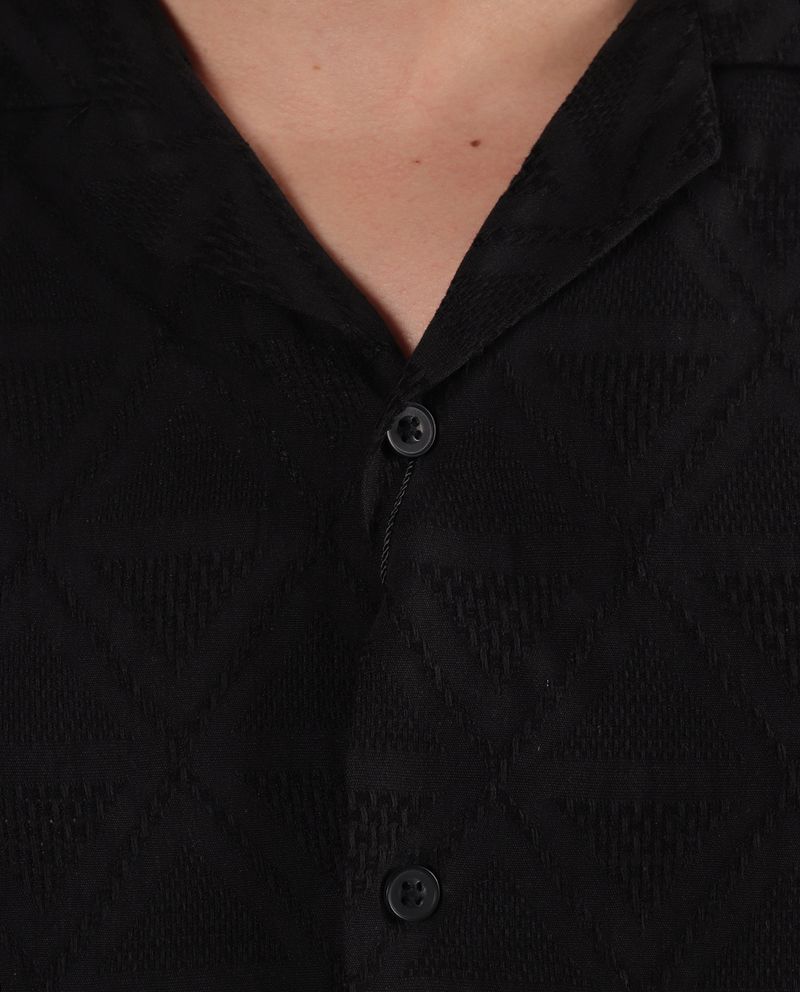 104841413-Camisa-casual-Denim-and-Flower-negra-con-rombos-bordados-para-hombre