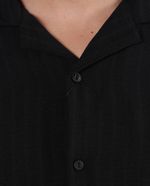 104841423-Camisa-casual-Denim-and-Flower-negra-rayada-para-hombre