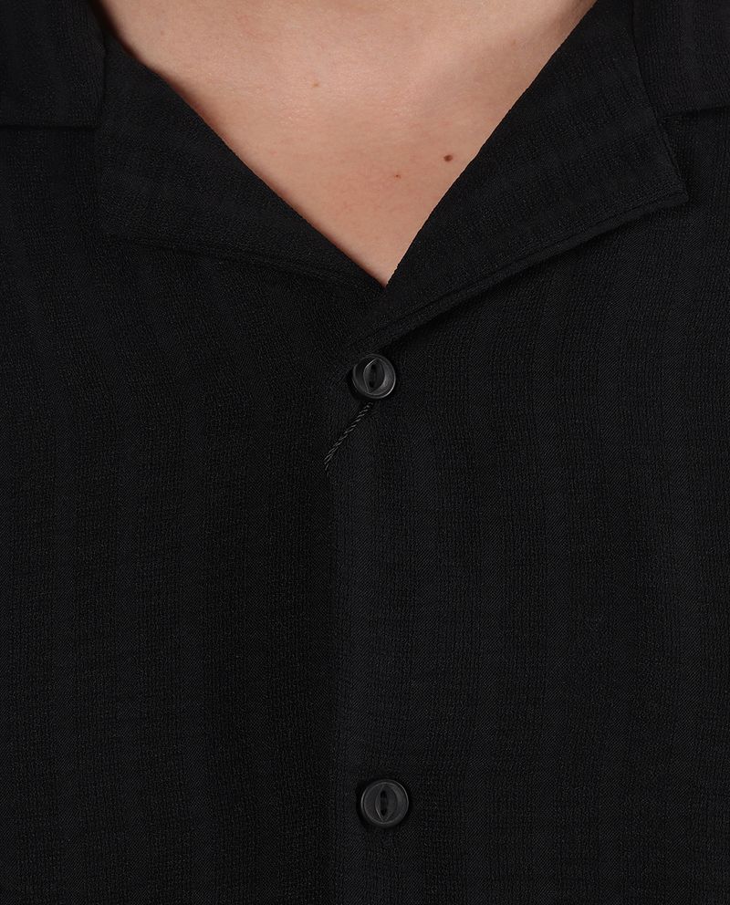 104841423-Camisa-casual-Denim-and-Flower-negra-rayada-para-hombre
