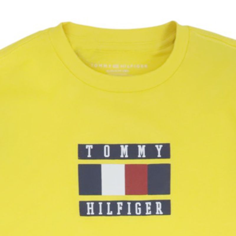 104754728-Camiseta-amarilla-con-estampado-para-niño