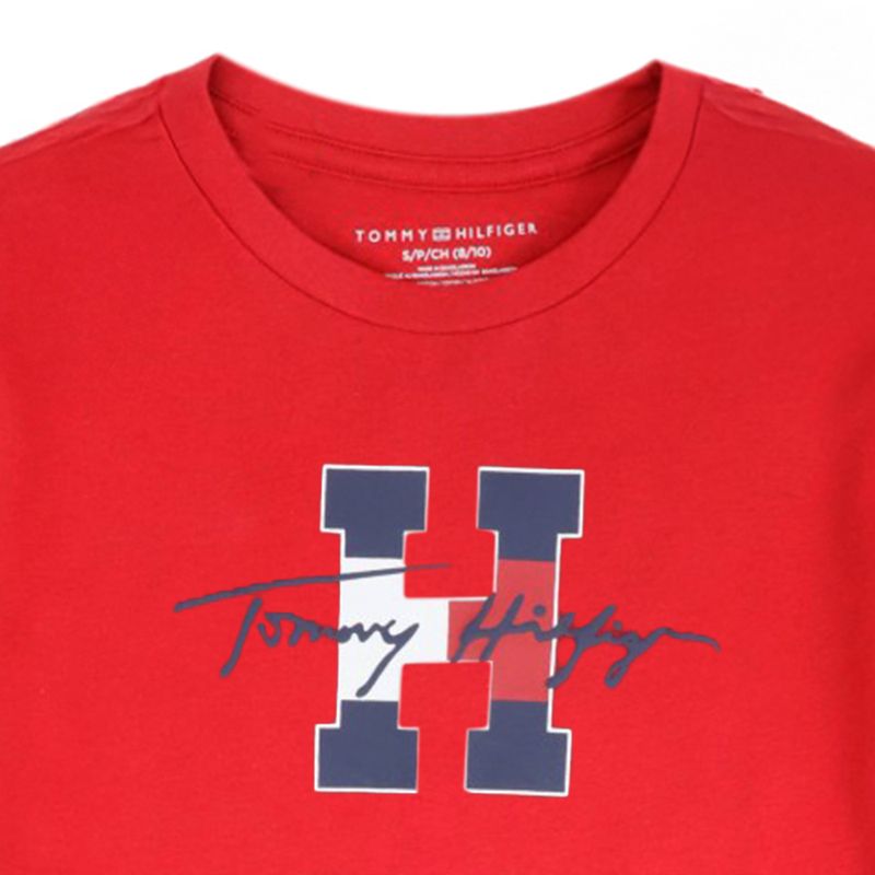 104754756-Camiseta-roja-con-estampado-para-niño