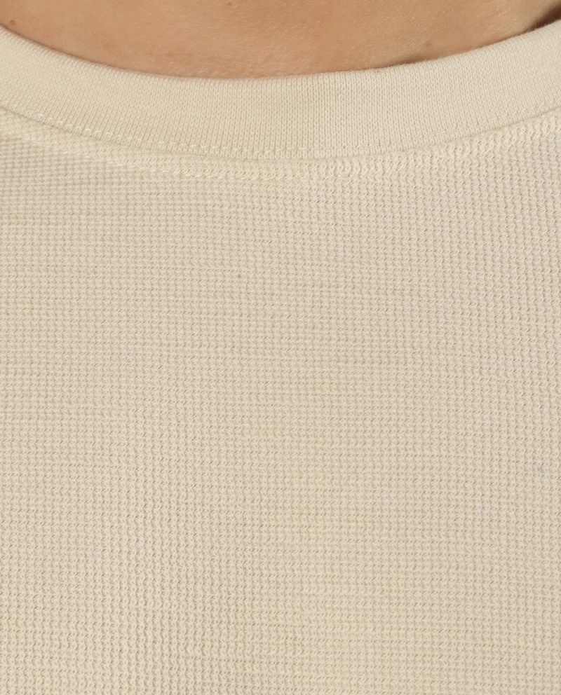 104841355-Camiseta-basica-regular-fit-Denim---Flower-beige-con-textura-para-hombre