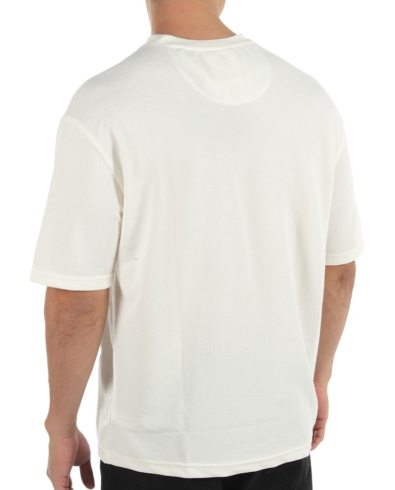 104841359-Camiseta-basica-oversize-fit-Denim---Flower-blanca-con-textura-para-hombre