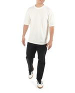 104841359-Camiseta-basica-oversize-fit-Denim---Flower-blanca-con-textura-para-hombre