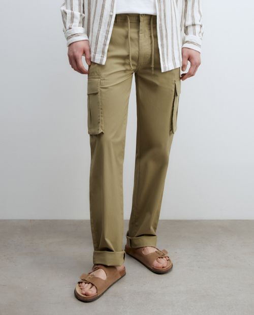 Pantalón cargo Sfera khaki sólido para hombre