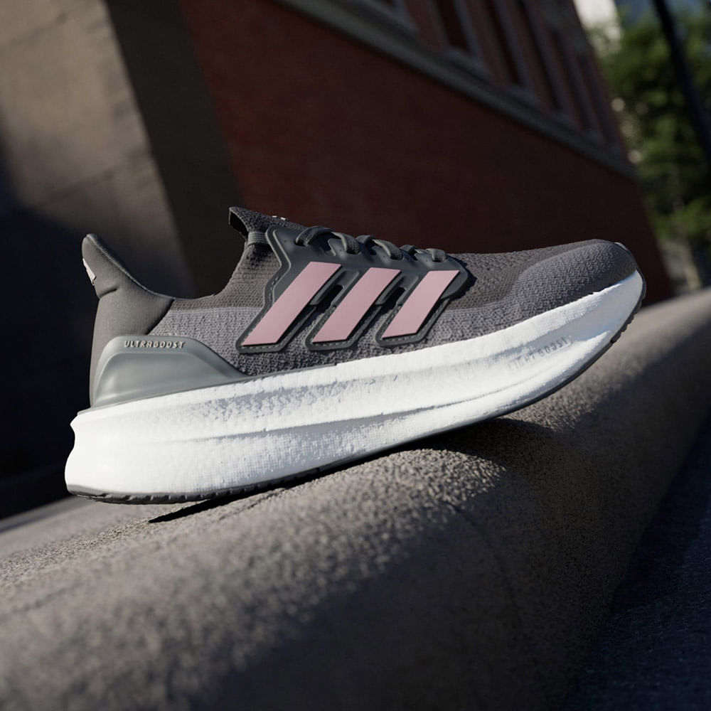 Zapato Adidas Ultraboost deportivo color gris para mujer