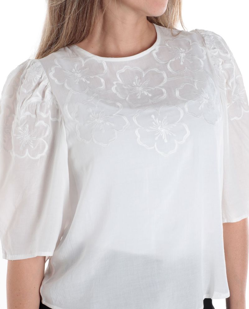 104749238-Blusa-Sabrina-casual-blanca-manga-3-4-para-mujer