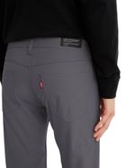 104909128-Pantalon-Levi-s-511-slim-tech-gris-con-textura-para-hombre