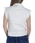 104878457-Blusa-Sabrina-camisera-blanca-manga-corta-para-mujer