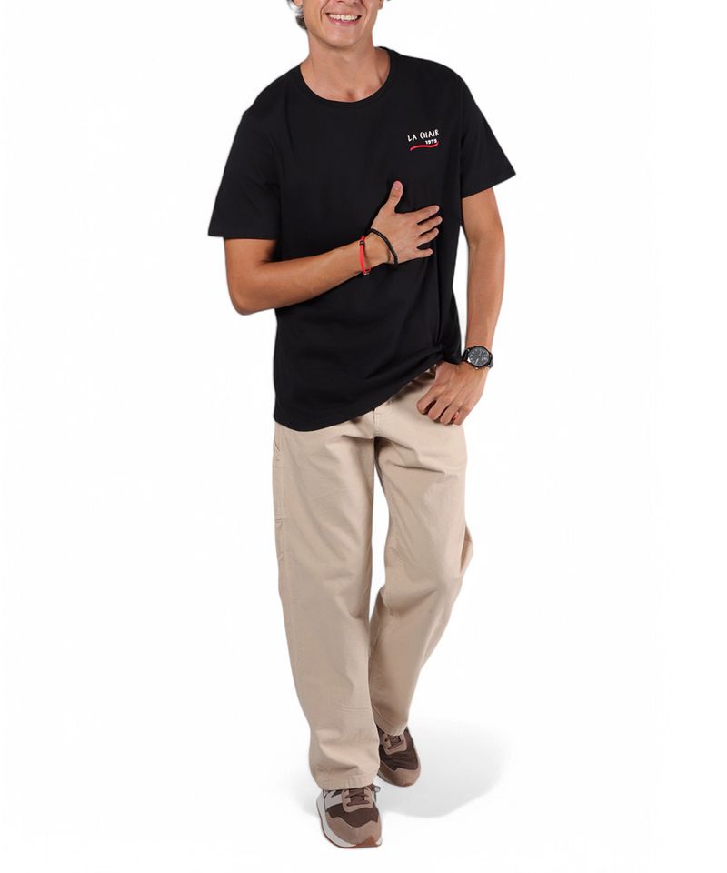 104765630-Camiseta-Orange-regular-fit-negra-con-estampado--La-Chair--para-hombre