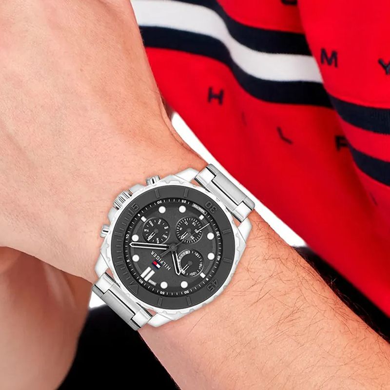104865777-Reloj-Tommy-Hilfiger-analogo-cronografo-metalico-plateado-para-hombre