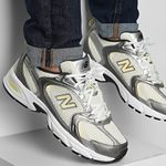 104907812-Zapato-New-Balance-530-casual-plateado-para-mujer