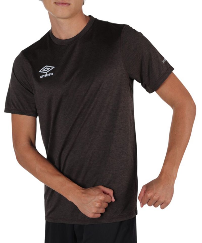 104862089-Camiseta-deportiva-Umbro-negra-para-hombre