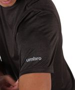 104862089-Camiseta-deportiva-Umbro-negra-para-hombre