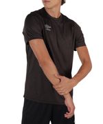 104862089-Camiseta-deportiva-Umbro-negra-para-hombre