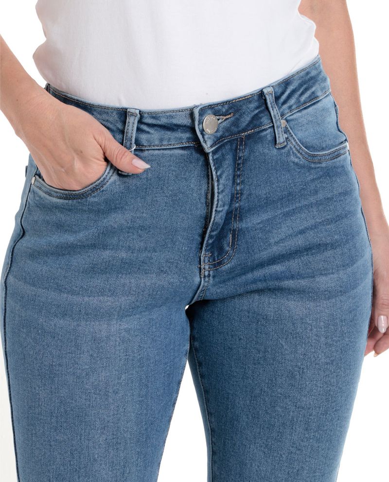 104844315-Jeans-Nicolle-bootcut-azul-de-cintura-media-para-mujer