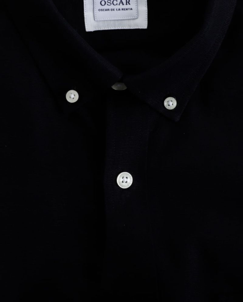 104855485-Camisa-casual-Oscar-de-la-Renta-classic-fit-negra-solida-para-hombre
