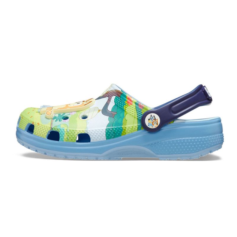 104916212-Crocs-clasico-de-Bluey-celeste-para-niño