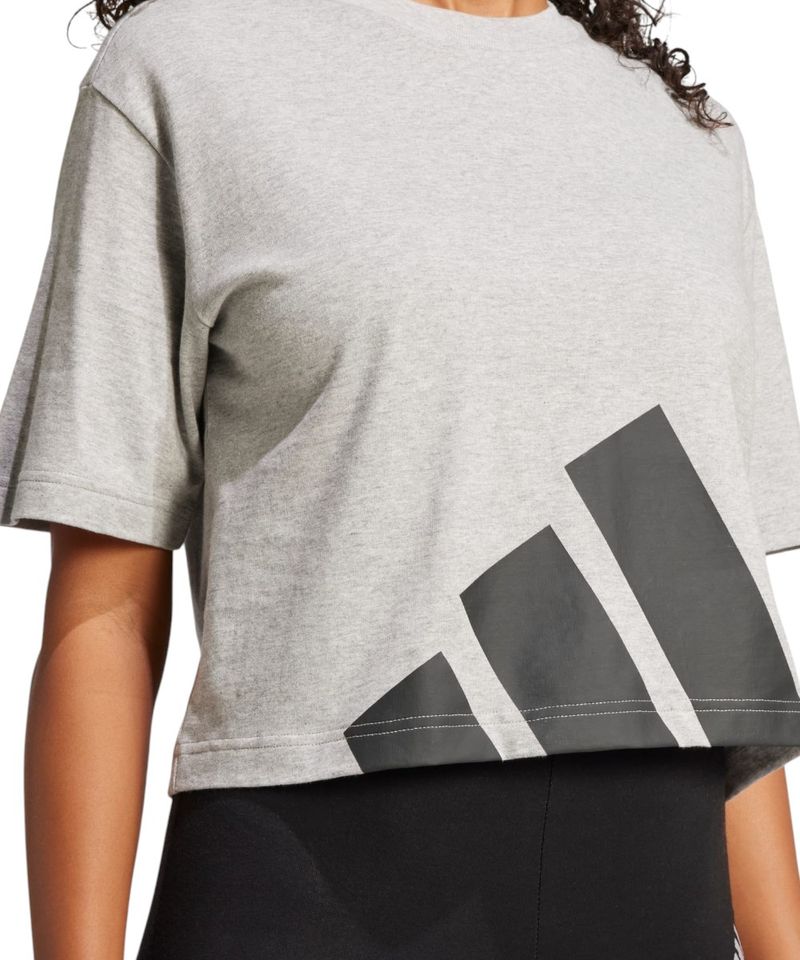104870812-Camiseta-deportiva-Adidas-gris-para-mujer