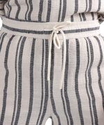104858662-Short-Denim---Flower-beige-con-textura-y-rayas-para-hombre