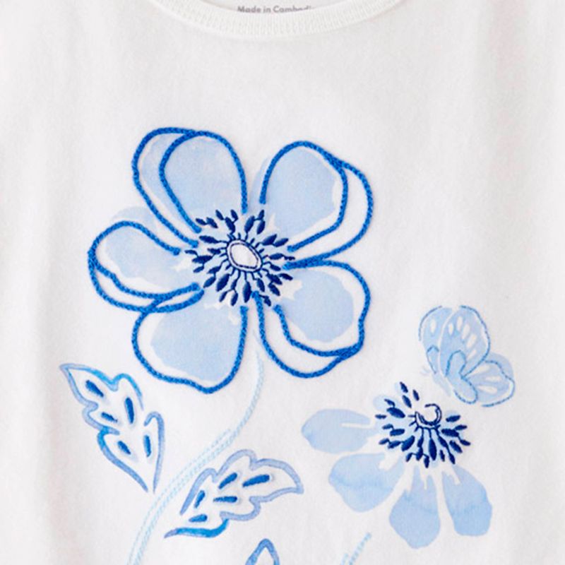 104893770-Blusa-blanca-con-estampado-para-niña