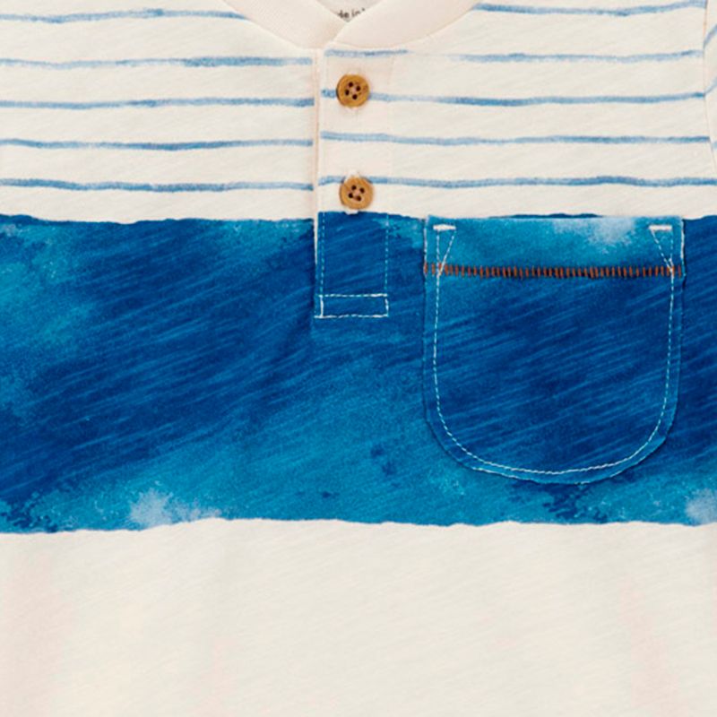 104893794-Camiseta-multicolor-estampada-para-niño