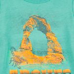 104893892-Camiseta-verde-con-estampado-para-niño