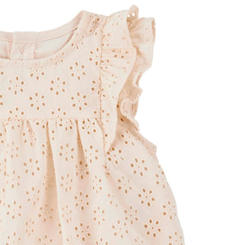 104893357-Vestido-beige-con-textura-calada-para-bebe-niña