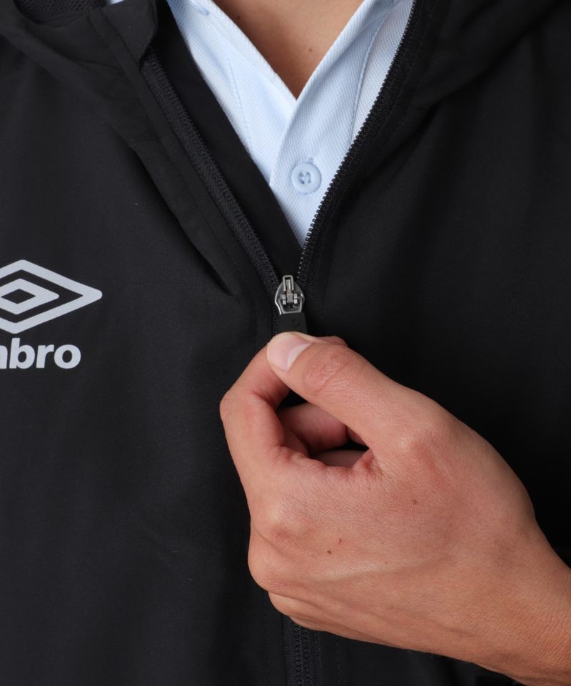 104862064-Sueter-deportivo-Umbro-color-negro-para-hombre