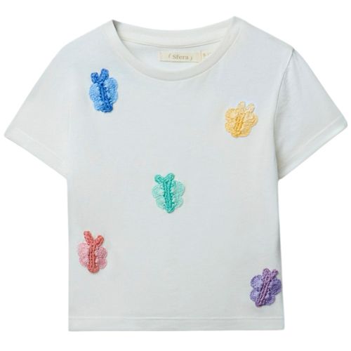 Blusa blanca con bordado para niña