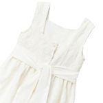 104897417-Vestido-blanco-con-bordado-para-niña