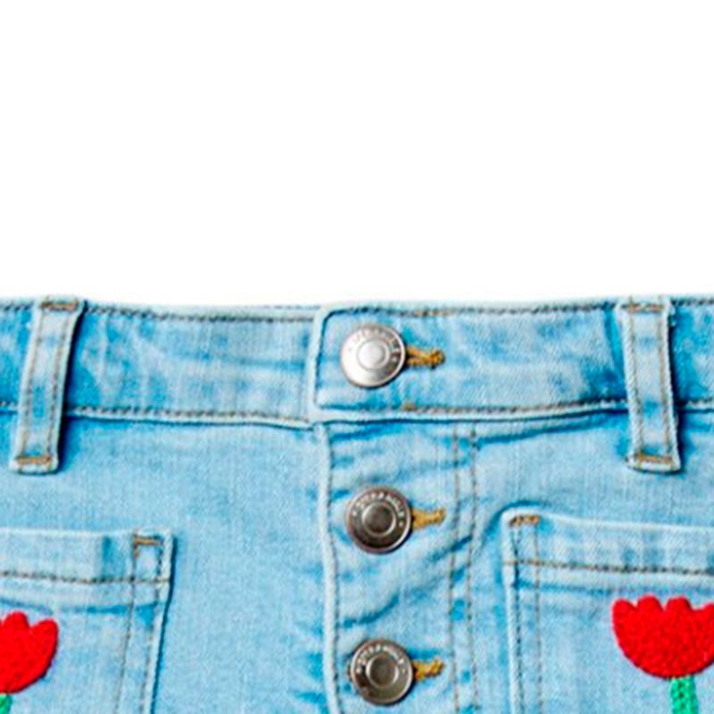 104897378-Short-denim-celeste-con-bordado-para-niña