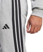 104870788-Jogger-deportivo-Adidas-Essentials-gris-heather-para-hombre
