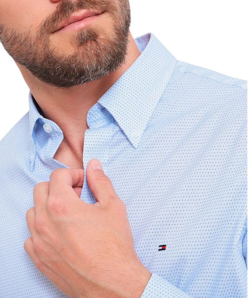 104787868-Camisa-formal-Tommy-Hilfiger-slim-fit-celeste-con-mini-puntos-para-hombre