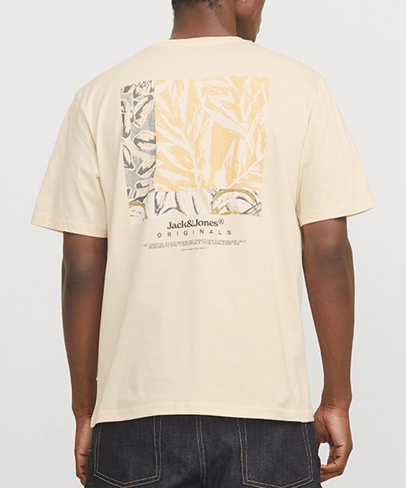 104918119-Camiseta-Jack-and-Jones-relaxed-fit-con-estampado-de-hojas-para-hombre