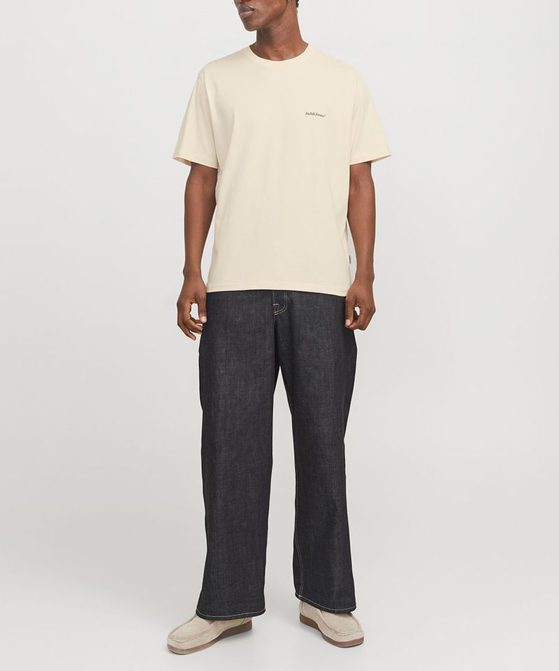 104918119-Camiseta-Jack-and-Jones-relaxed-fit-con-estampado-de-hojas-para-hombre