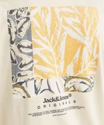 104918119-Camiseta-Jack-and-Jones-relaxed-fit-con-estampado-de-hojas-para-hombre