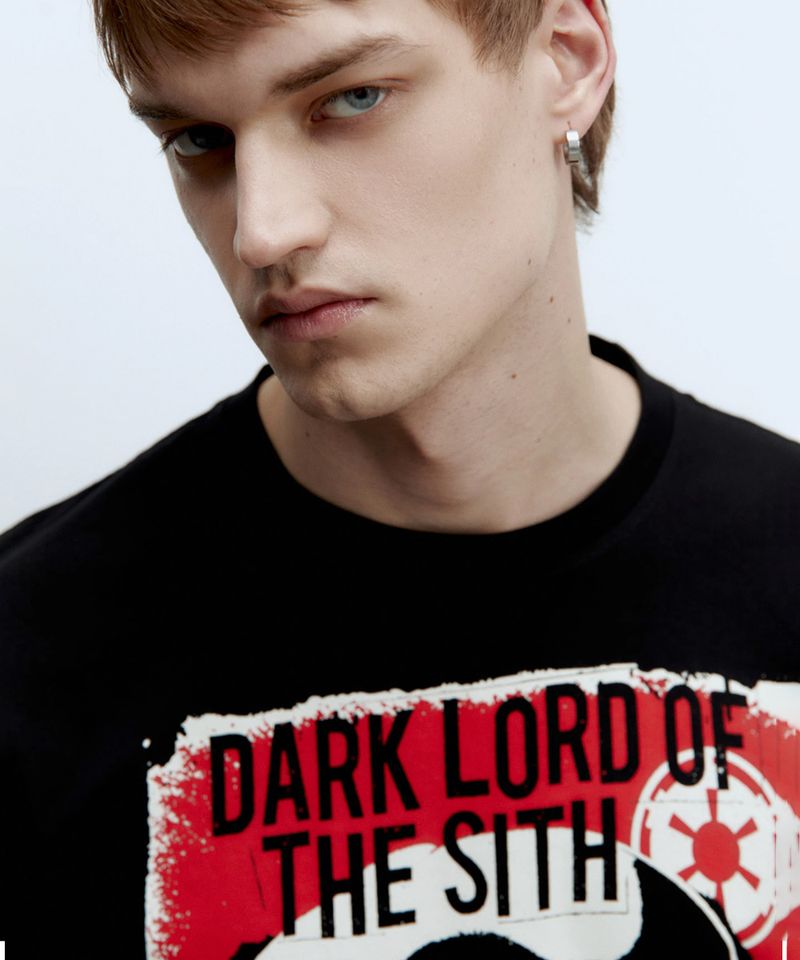 104896855-Camiseta-Sfera-negra-con-estampado-de-Darth-Vader-para-hombre