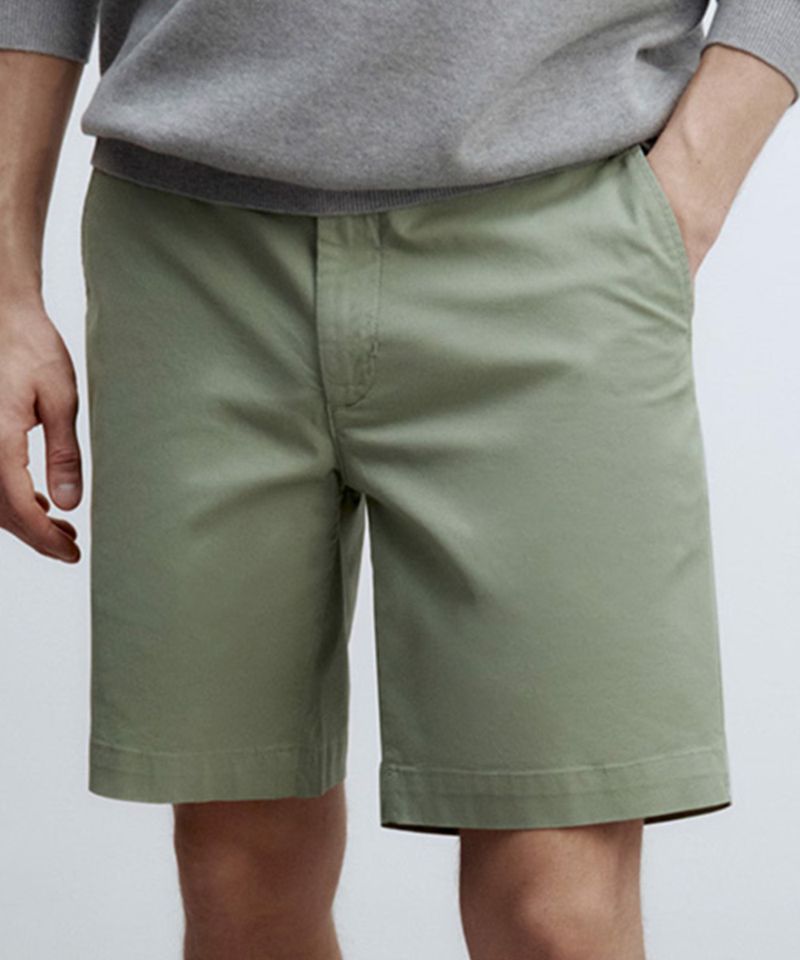 104875615-Short-chino-Sfera-regular-fit-verde-solido-para-hombre-