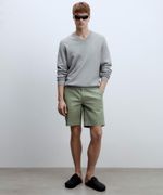 104875615-Short-chino-Sfera-regular-fit-verde-solido-para-hombre-
