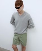 104875615-Short-chino-Sfera-regular-fit-verde-solido-para-hombre-
