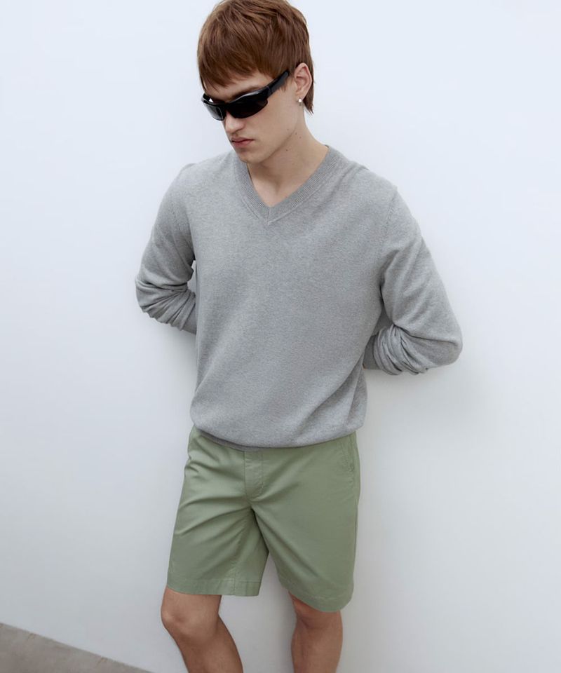 104875615-Short-chino-Sfera-regular-fit-verde-solido-para-hombre-