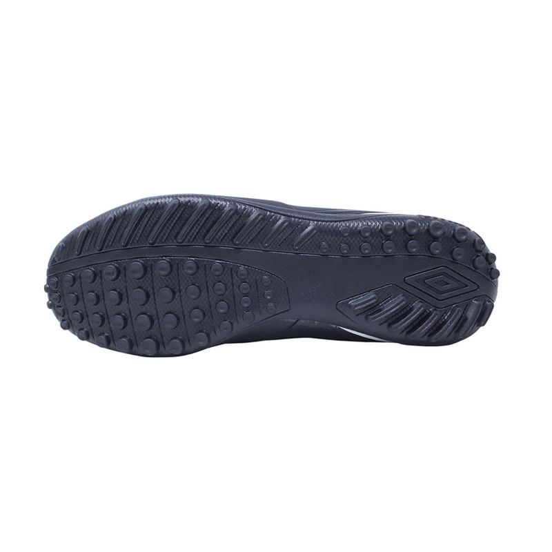 104884230---Zapatilla-deportiva-Umbro-Classico-XIII-LT-TF-color-negro-para-hombre