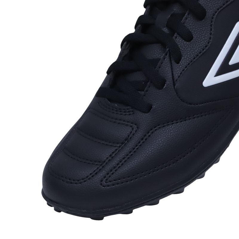 104884230---Zapatilla-deportiva-Umbro-Classico-XIII-LT-TF-color-negro-para-hombre