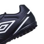 104884230---Zapatilla-deportiva-Umbro-Classico-XIII-LT-TF-color-negro-para-hombre