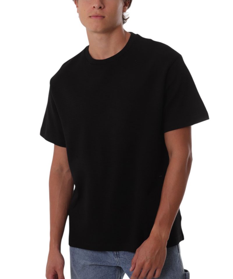 104865741-Camiseta-Denim-and-Flower-negra-texturizada-para-hombre